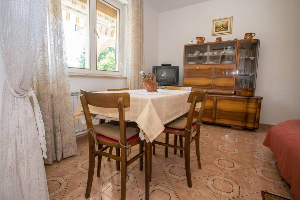 Garden View Apartment In Porec For 2 - 3 Persons Ngoại thất bức ảnh